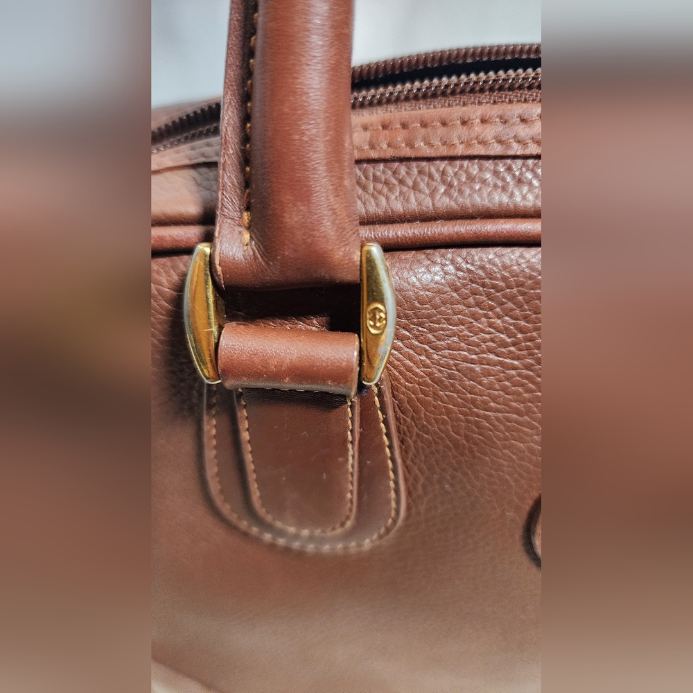 Gucci Square Boston handbag. Minor tarnishing on hardware. Wear under handles - Picture 14 of 16